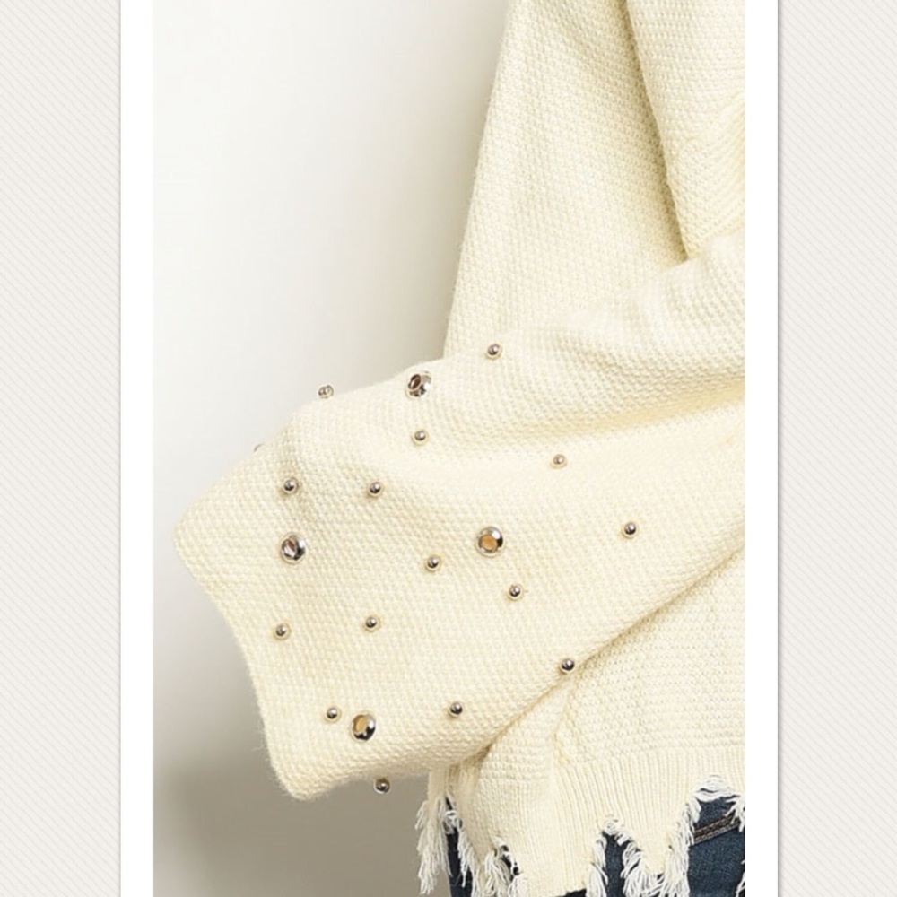 ⚠️only 1 left⚠️ wool blend boho grommet sweater L - Picture 6 of 8